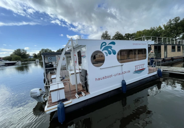Rollyboot 8.2  | Maja | Hausboot inkl. free Wlan-Hotspot, Fishfinder & Stand-Up-Paddle-Board