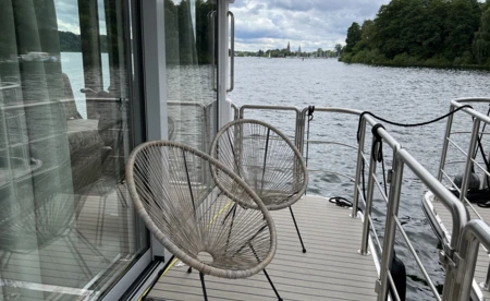 Luxboot Floating House