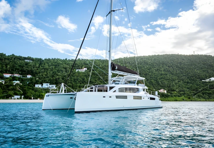 Voyage 590 Tortola harbour | AUTO PIRATE