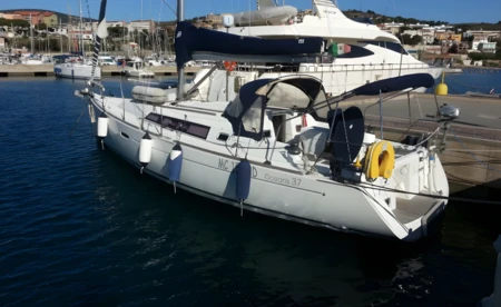 Oceanis 37