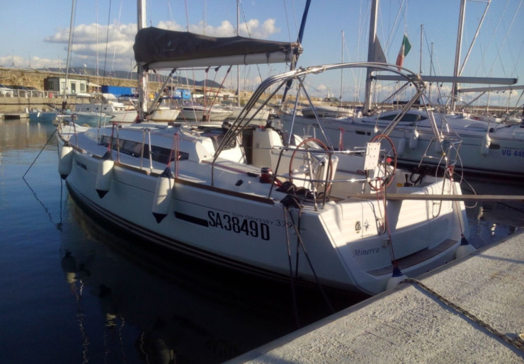 Sun Odyssey 379 Port de Salerne | Minerva