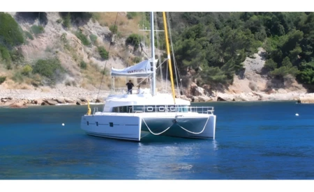Catamaran 600