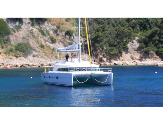 Catamaran 600