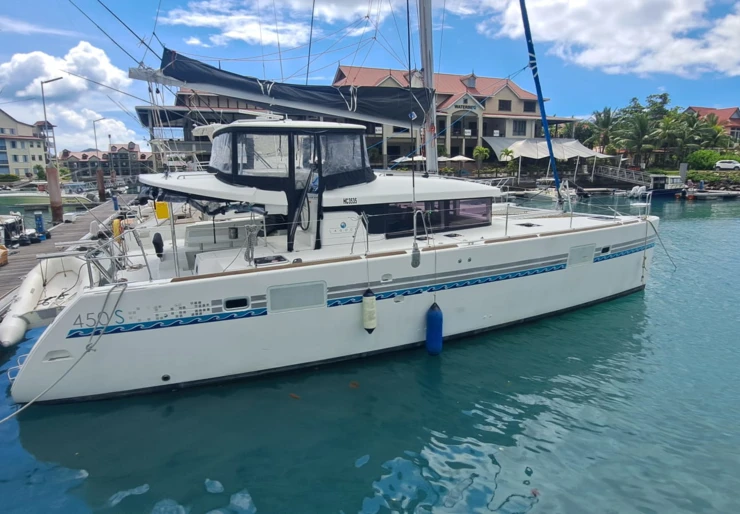 Lagoon 450 S Hafen von Mahe | Maui