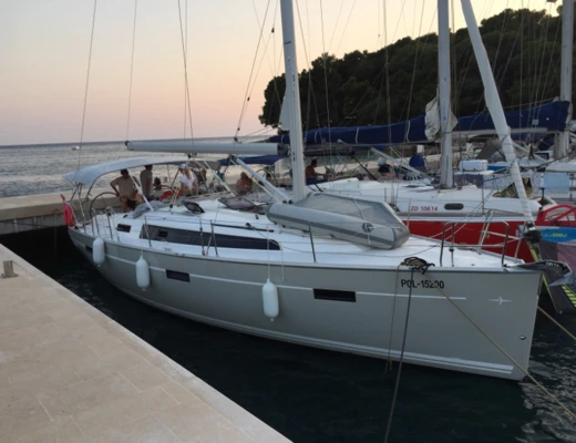 Bavaria Cruiser 37