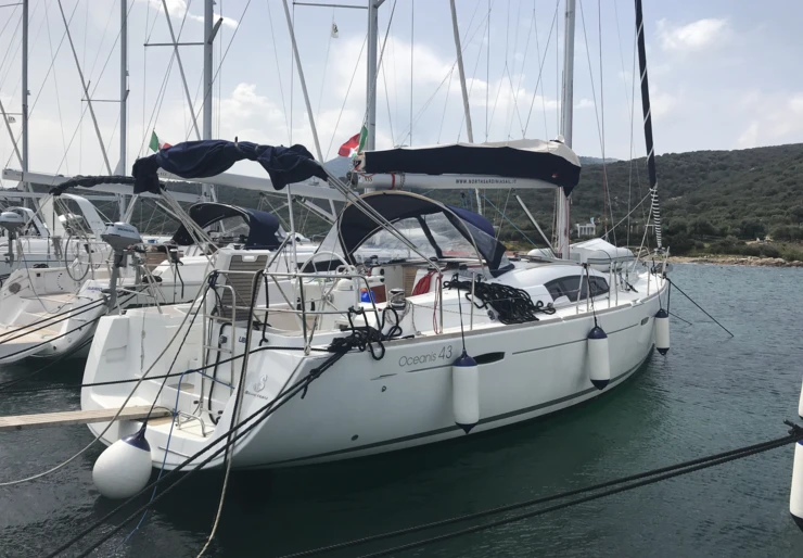 Oceanis 43 Cala dei Sardi | Libra