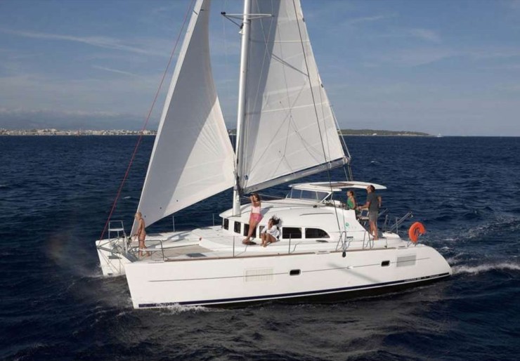 Lagoon 380 Betina | Moonshadow