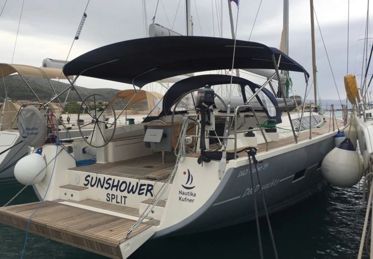 D & D Kufner 54 Marina Punat | Sunshower