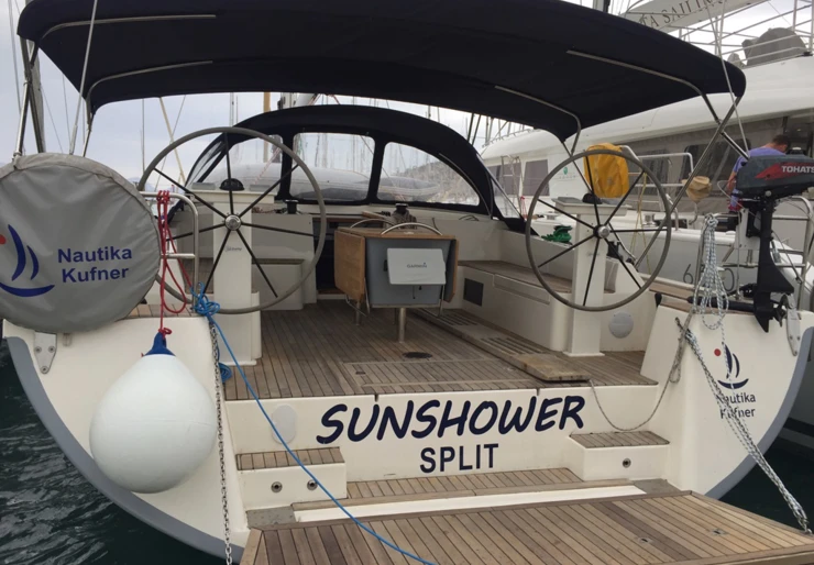 D & D Kufner 54 ACI Marina | Sunshower