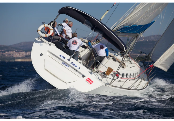 First 47.7 Betina | FIRST CLASS II