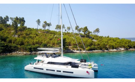 Lagoon Seventy 7
