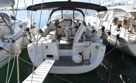 Oceanis 37
