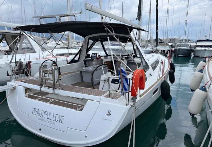 Oceanis 45 Marina Gouvia | Beautiful love