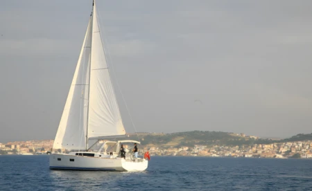 Oceanis 38