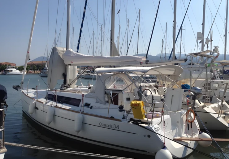 Oceanis 34 Lefkas harbour | Calma