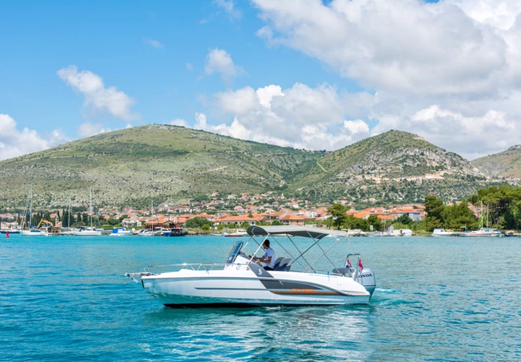 Flyer 6 Spacedeck ACI Marina | Beneteau Flyer 6 Space Deck