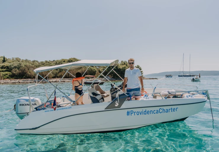 Flyer 6 Spacedeck ACI Marina | Beneteau Flyer 6 Space Deck