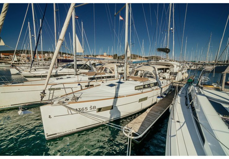 Oceanis 38 Mandalina | Happy