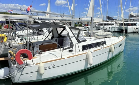 Oceanis 35