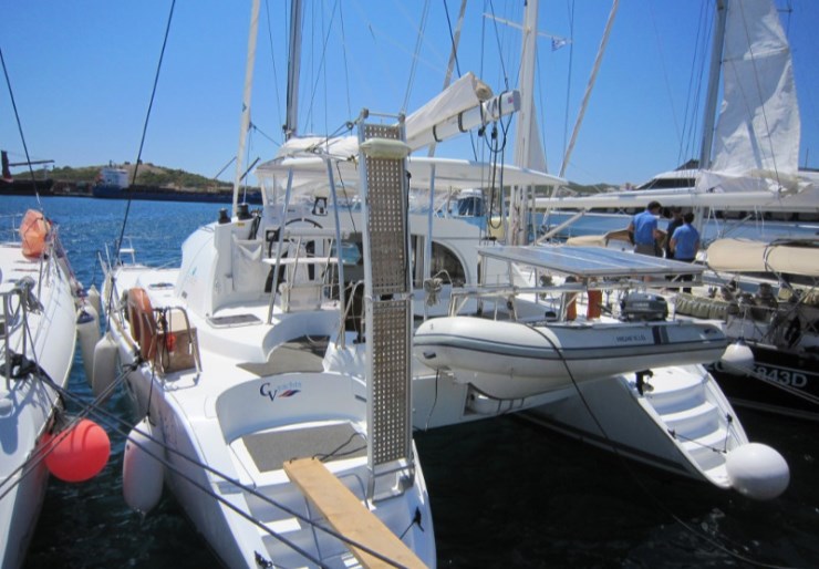 Lagoon 380 Lavrion - port principal | ThunderCat