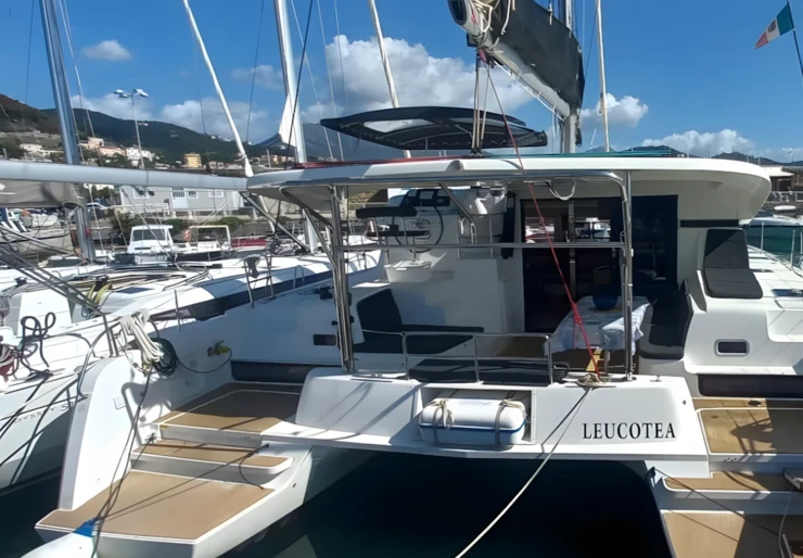 Lagoon 42 Salerno harbour | Leucotea