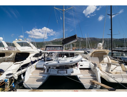 Lagoon 42