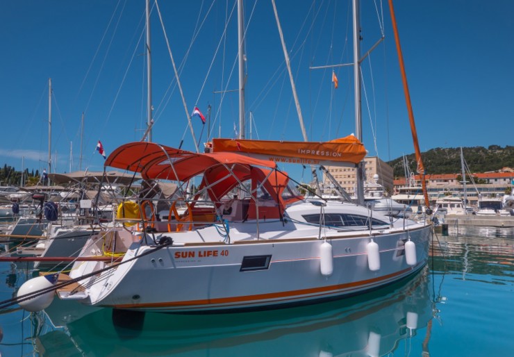Elan 40 Impression ACI Marina | HAPPY
