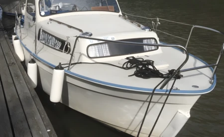Albin 25