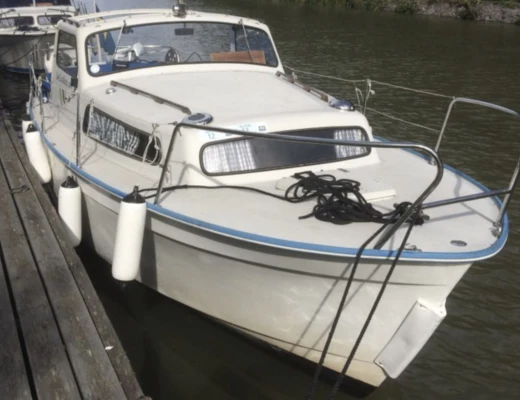 Albin 25