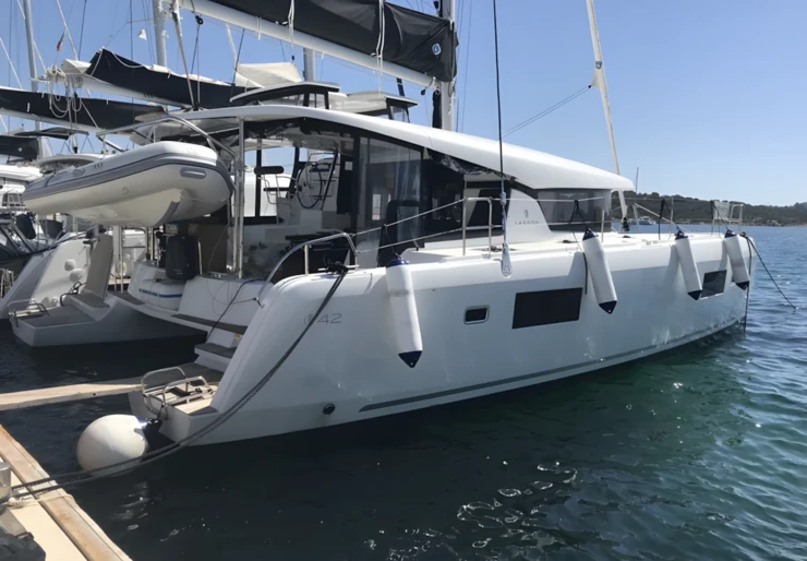 Lagoon 42 Cala dei Sardi | Zippiri