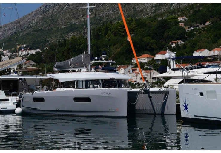 Excess 12 Dubrovnik | Silver Kiss