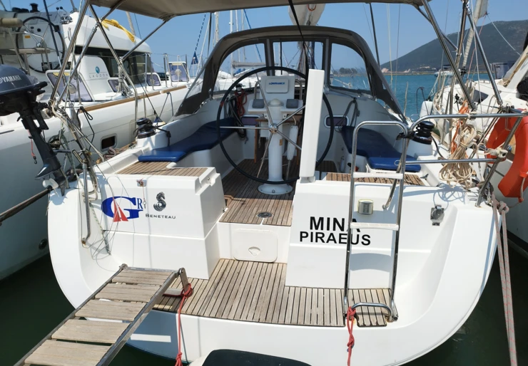 Oceanis 37 Nea Peramos en el Golfo Sarónico | MINA "Sails 2025"