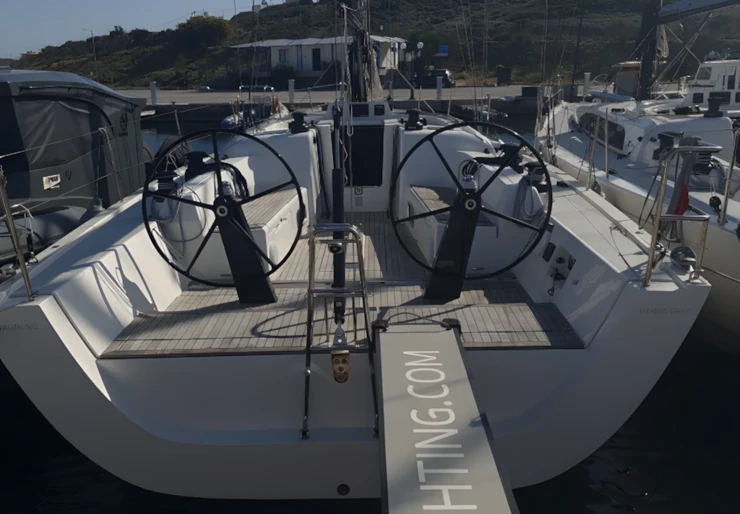 Xp 44 Lavrion harbour | Gazelle