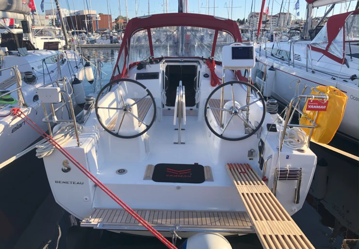 Oceanis 30.1 ACI Marina | MOBULA ZERO