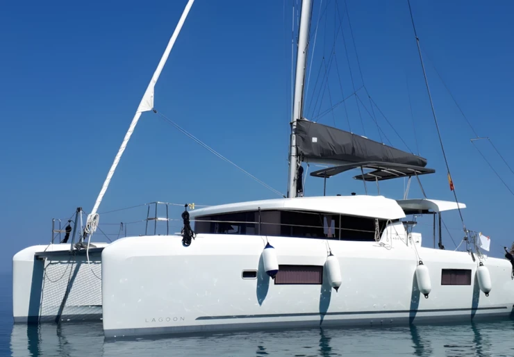 Lagoon 42 Hafen von Lefkada | Elysium crewed - VIP equipped