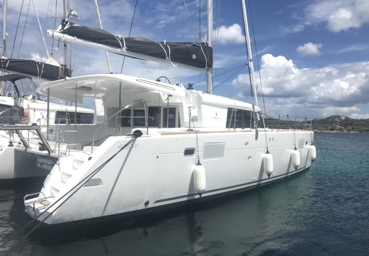 Lagoon 450 F Cala de Medici | Cor Caroli (A/C, WM, Generator, Inverter)