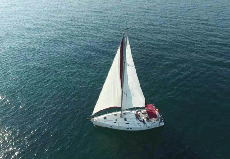 Oceanis 411 Nea Peramos dans le Golfe Saronique | Simonetta (Bow Thruster, electric heads, Solar Panel)