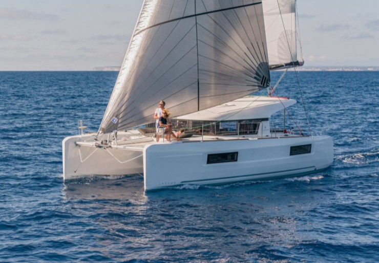 Lagoon 40 Alimos Kalamaki | CASSIOPEIA