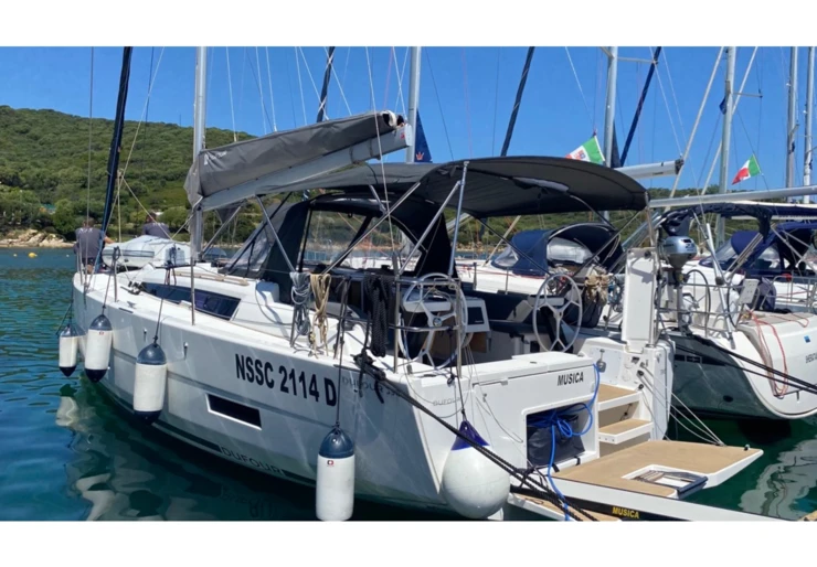 Dufour 390 GL Cala dei Sardi | Musica