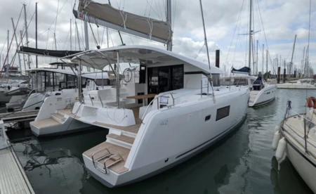 Lagoon 42