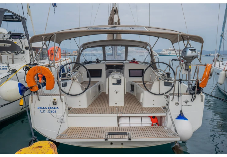 Sun Odyssey 410 Lavrion - Haupthafen | DELLA GRAZIA