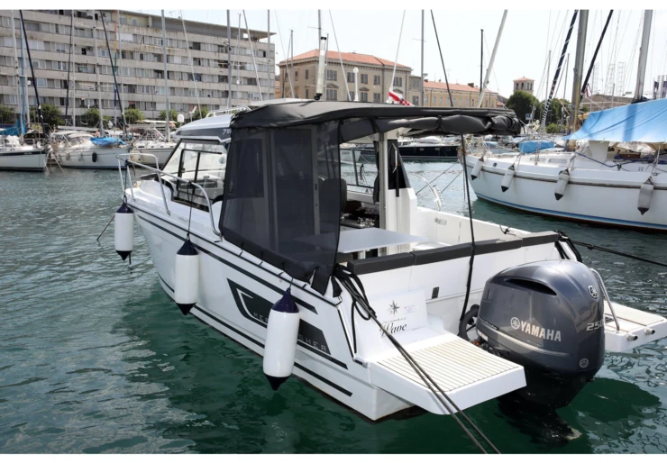 Merry Fisher 795 ACI marina | Wave
