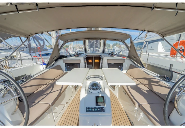 Sun Odyssey 410 Lavrion - port principal | HIGH TIME
