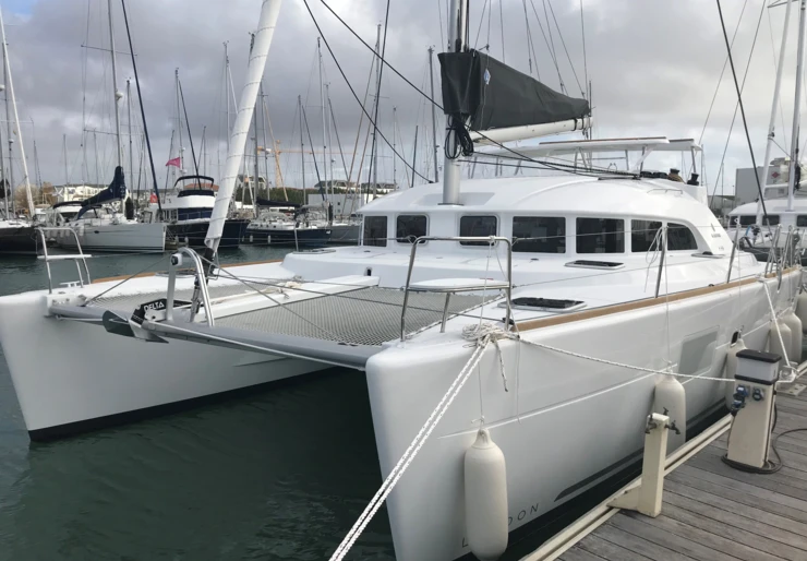 Lagoon 380 Port de Hyères | Tarawa 3