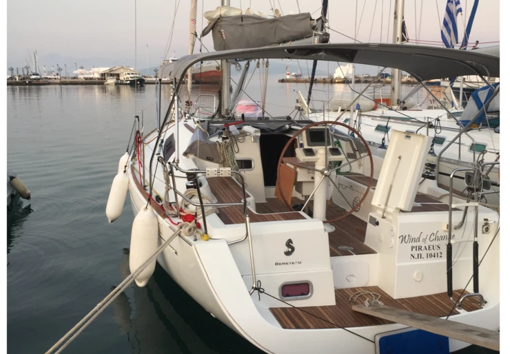 Oceanis 37 Puerto de Paros | WIND OF CHANGE