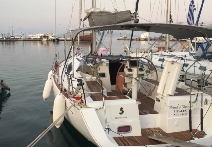 Oceanis 37 Paros harbour | WIND OF CHANGE