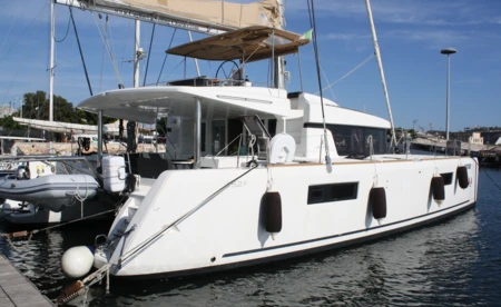 Lagoon 52