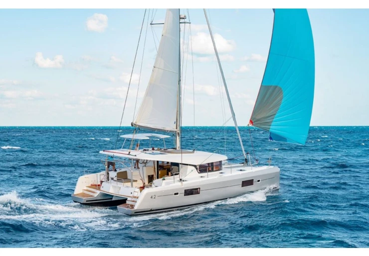 Lagoon 42 Alimos Kalamaki | Midas