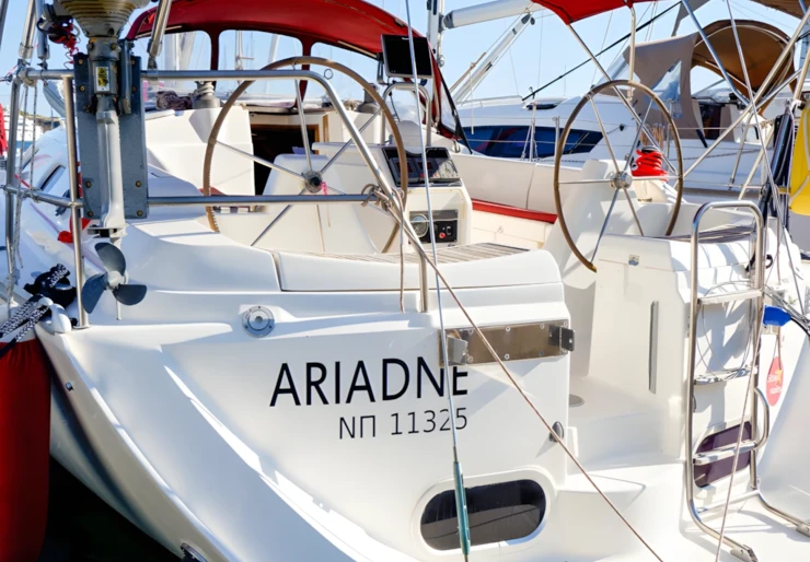 Gib Sea 43 Lavrion - main port | Ariadne