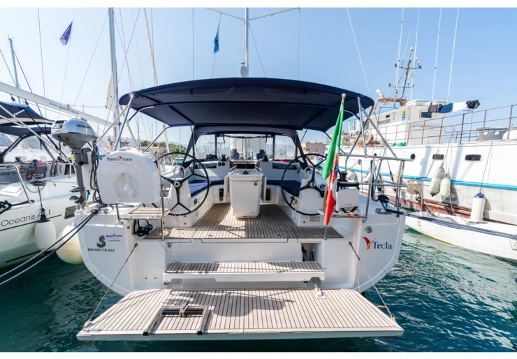 Oceanis 40.1 Olbia harbour | Tecla - Comfort line